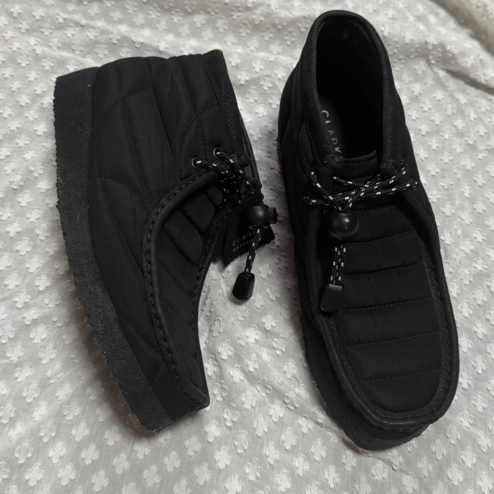 Clarks Wallabee Black Quilted Boots size 10 - Picture 9 of 13